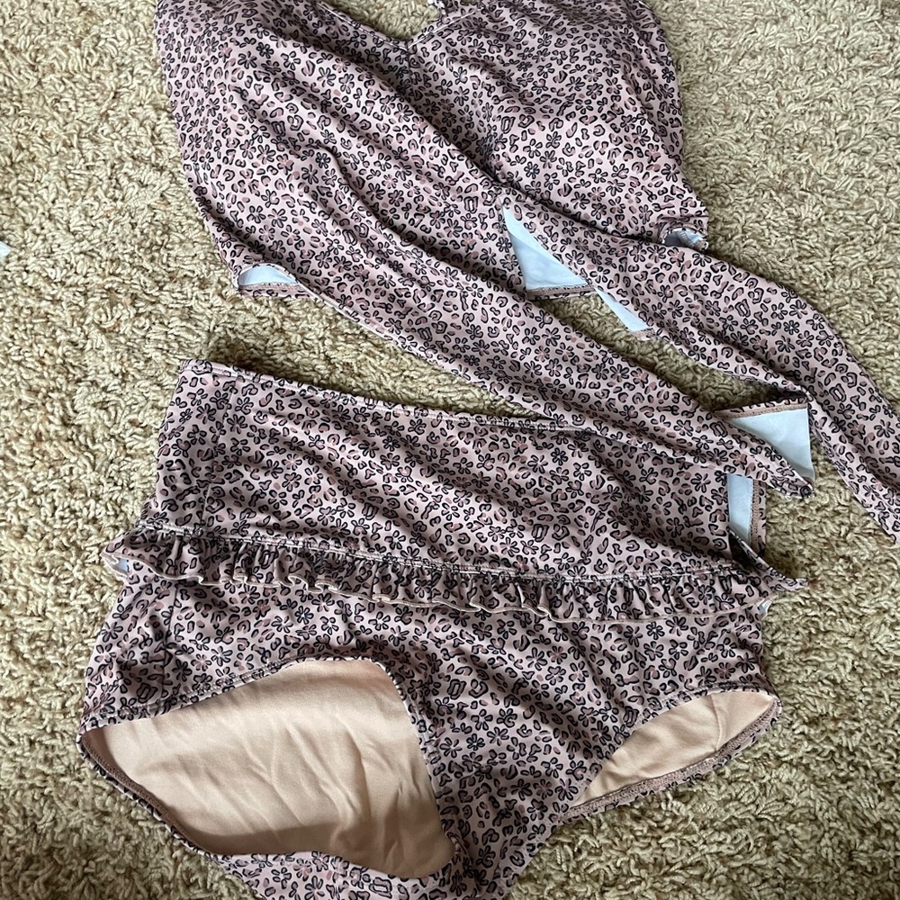 Kortni jeane jaguar tied up top and midriffs bottoms